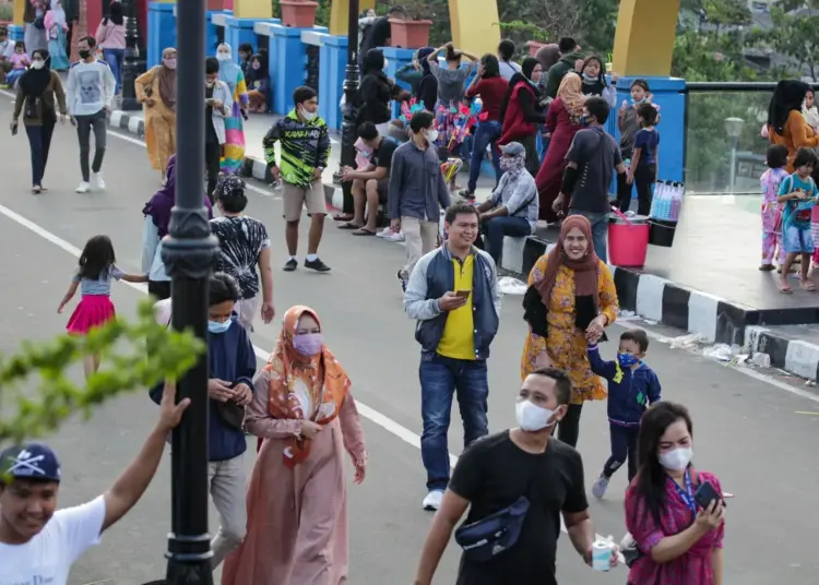 Potret Warga Mulai Berlibur di Kawasan Jembatan Berendeng