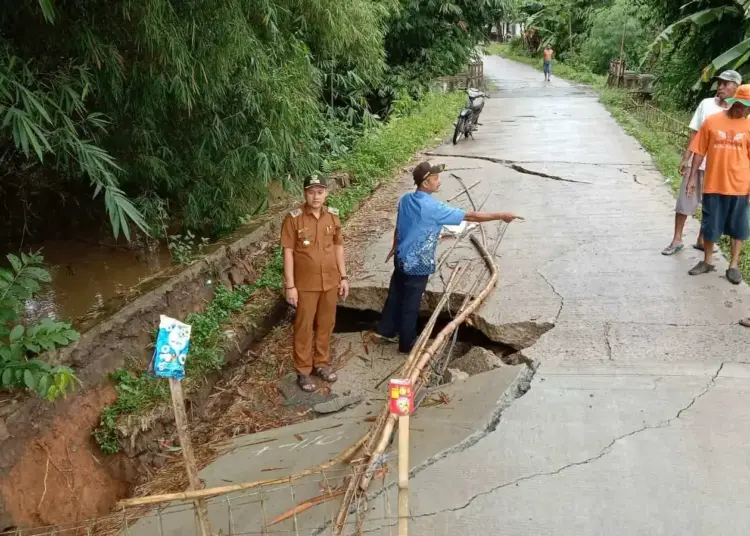 TPT Kali Conteng Amblas, Jalan Kampung Ikut Amblas