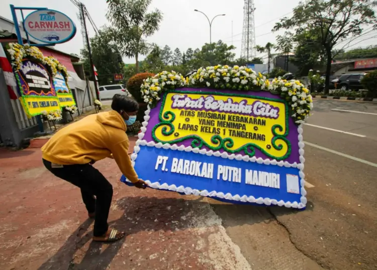 Potret Karangan Bunga Ucapan Duka Cita Penuhi Lapas Klas 1 Tangerang