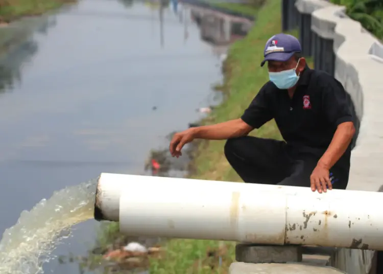 Potret Perawatan Pompa Air di Kawasan Periuk Jelang Musim Penghujan