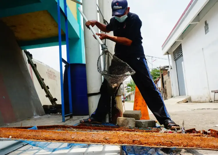 Potret Perawatan Pompa Air di Kawasan Periuk Jelang Musim Penghujan