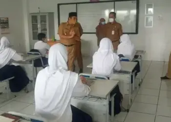 Hari Pertama PTM SMP di Kota Tangerang, Wali Kota Arief: Pulang Sekolah Bajunya Langsung Dicuci