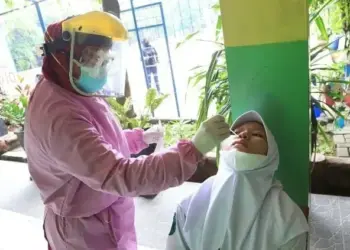 Sejumlah Siswa dan Guru SMP di Kota Tangerang Jalani Tes Swab, Ada Apa?