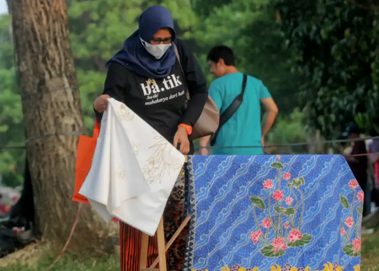 Potret Peringatan Hari Batik Nasional di Situ Cipondoh Tangerang