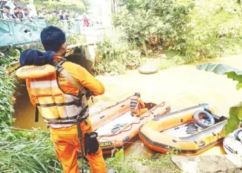 Anak 10 Tahun Hilang Dibawa Arus Kali Angke di Serpong