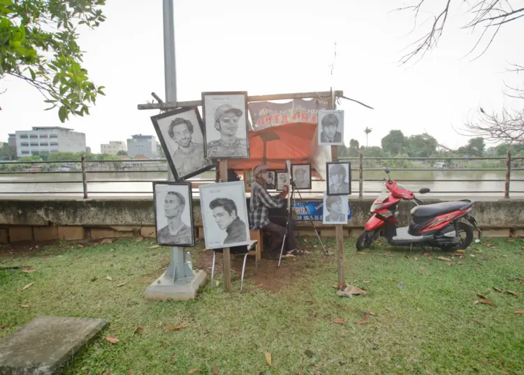 Potret Warung Seni Lukis di Kawasan Kali Cisadane