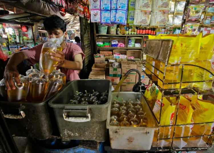 Potret Pedagang Minyak Goreng di Pasar Anyar Pasca Kenaikan Harga