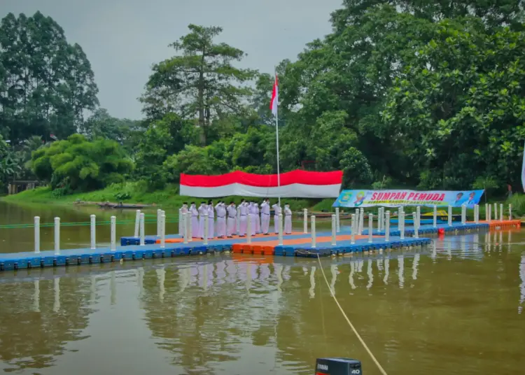 Potret Peringatan Hari Sumpah Pemuda di Sungai Cisadane