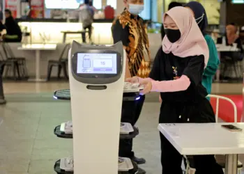 Potret Robot Pramusaji di Tangcity Mal Kota Tangerang