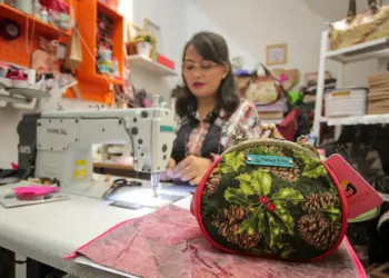 Potret Produksi Tas Ecoprint Rumahan di Karang Tengah Tembus Malaysia