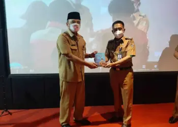 Camat Sepatan Launching Buku Memimpin dengan Gaya Pelangi