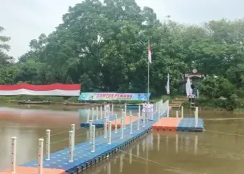 Hari Sumpah Pemuda di Kota Tangerang, Bendera Merah Putih Berkibar di Tengah Sungai Cisadane