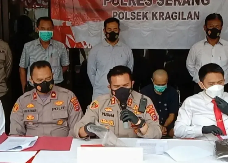 Kapolres Serang AKBP Yudha Satria, ekspos kasus perampokan minmarket di Kragilan, Kabupaten Serang, Selasa (5/10/2021). (ISTIMEWA)