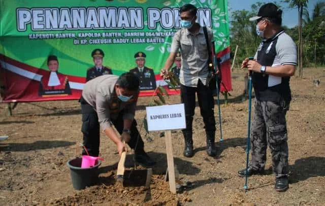 Cegah Longsor di Wilayah Baduy, TNI/Polri Tanam Pohon