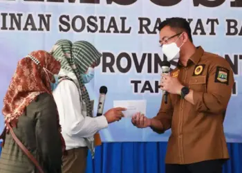 Pemprov Banten Bagikan Dana Jamsosratu Rp50 Miliar