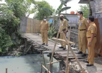 Cek Saluran Air di Kecamatan Benda, Wali Kota Arief Temukan Ini