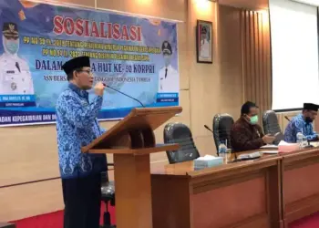 SOSIALISASI–Pj Sekda Pandeglang, Taufik Hidayat, menyampaikan sambutan dihadapan para ASN di lingkungan Pemkab Pandeglang, sekaligus membuka acara Sosialisasi Peraturan Pemerintah Nomor 94 Tahun 2021, tentang Disiplin ASN dan Peraturan Pemerintah Nomor 30 Tahun 2019, tentang Penilaian Kinerja ASN, di Oproom Sekretariat Daerah (Setda) Pandeglang, Selasa (16/11/2021). (ISTIMEWA)