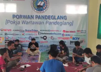 RAPAT–Panitia dan pengurus Porwan Pandeglang, menggelar rapat persiapan FGD, di Sekretariat Porwan Pandeglang, beberapa waktu lalu. (DOKUMEN)