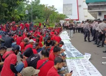 Ratusan Mantan Karyawan J&T di Tangerang Gelar Demo, Ini Tuntutannya