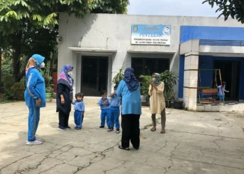 Tak Bisa Sewa Gedung Posyandu, PAUD Anyelir Belajar di Luar