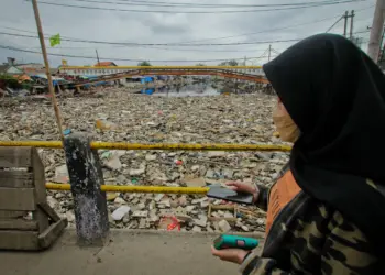 Potret Tumpukan Sampah di Kali Prancis Dadap, Kosambi