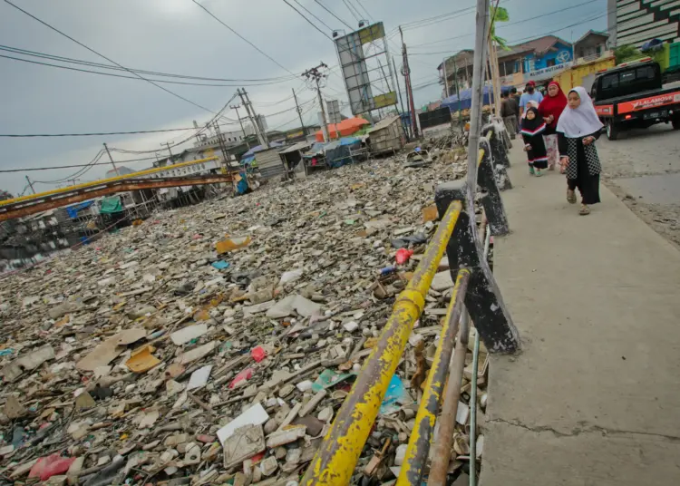 Potret Tumpukan Sampah di Kali Prancis Dadap, Kosambi