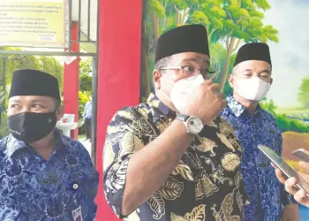 Rano Karno Salurkan Bantuan Untuk SDN Paninggilan 2