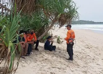 Terseret Ombak di Sawarna, Seorang Wisatawan Asal Bekasi Dinyatakan Hilang