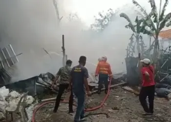 Lapak Rongsokan Ilegal di Cipondoh Terbakar, Warga Minta Dilakukan Penutupan