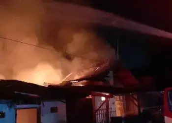 Korsleting Listrik, 3 Rumah dan 1 Mobil Terbakar di Lebak