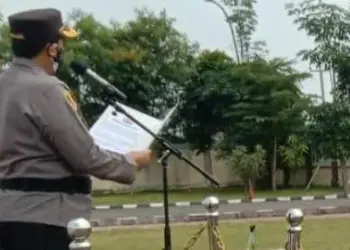 PELANTIKAN–Kapolres Serang, AKBP Yudha Satria, memimpin pelantikan tiga Kapolsek yaitu Kapolsek Kragilan, Tanara dan Tirtayasa, di halaman Mapolres setempat, Kamis (16/12/2021). (ISTIMEWA)