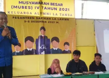 Lana Maulana, Ketua KAL Pusat terpilih periode 2021 - 2024 menyampaikan sambutan di acara Mubes KAL IV, Minggu (5/12/2021). (MARDIANA/SATELITNEWS.ID)