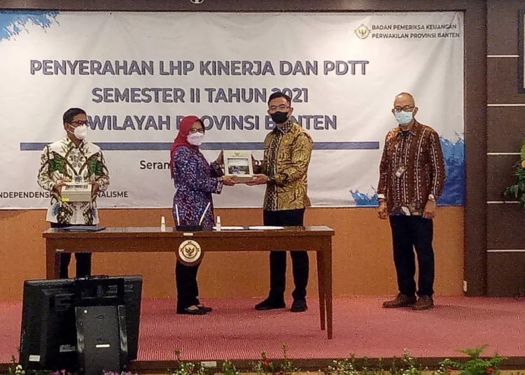 BPK Perwakilan Banten serahkan LHP Kinerja dan LHP Kepatuhan kepada Pemprov Banten. (ISTIMEWA)