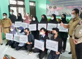 Beasiswa Masing-masing Rp 8 Juta untuk 237 orang dari Pemkot Tangerang Bagi Mahasiswa Kurang Mampu