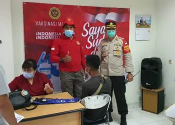 Giliran Pedagang Pasar Induk Tanah Tinggi Tangerang Divaksin oleh BIN Daerah Banten