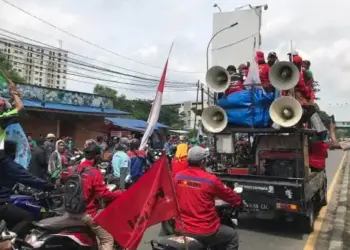 Tolak Kenaikan UMK, Ribuan Buruh Mogok Kerja dan Sweeping Perusahaan