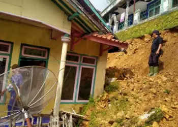 Diterjang Longsor, Rumah di Cikamunding Kabupaten Lebak Rusak