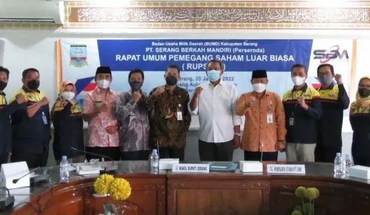 PT SBM menggelar RUPS. Dalam RPUS tersebut, Wabup Pandji menunjuk Isbandi menjadi Direktur PT SBM, Kamis (20/1/2022). (ISTIMEWA)