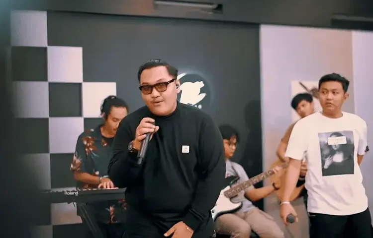 Lirik Lagu Mendung Tanpa Udan - Denny Caknan dan Ndarboy Genk