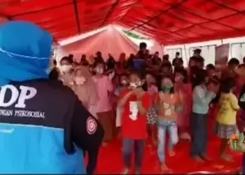 Tim LDP Banten sedang melakukan pelayanan teknik psikososial kepada anak – anak penyintas gempabumi di Pandeglang. (ISTIMEWA)