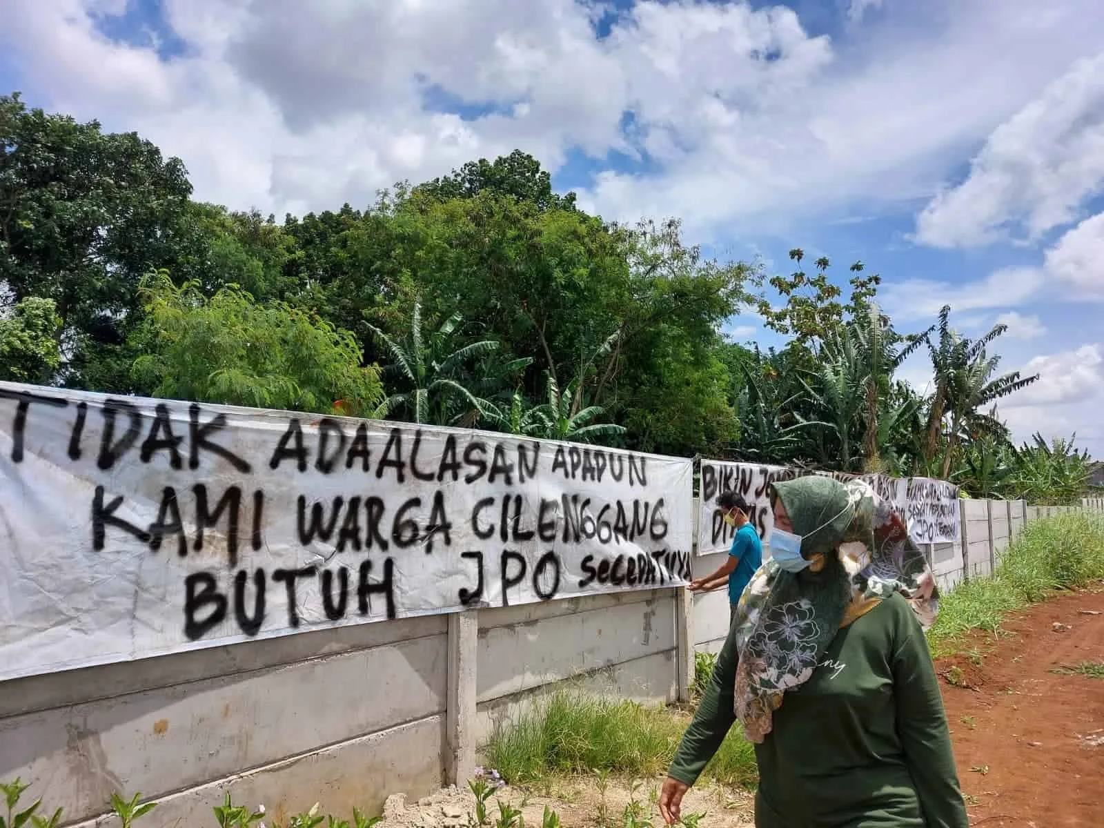 Tak Kunjung Dibuatkan JPO, Warga Cilenggang Kembali Protes