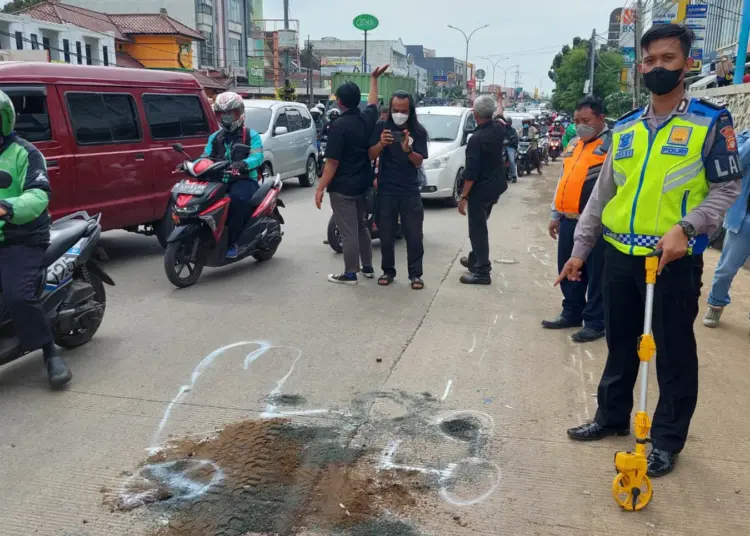 Terlindas Truk di Pamulang, Pemotor Tewas di Hadapan Anaknya