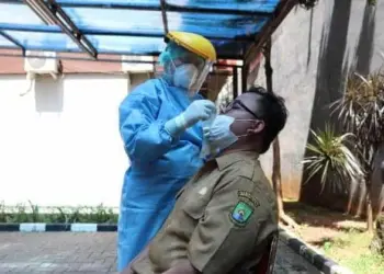 PTM 100 Persen, Ribuan Guru di Kota Tangerang Dites Usap PCR