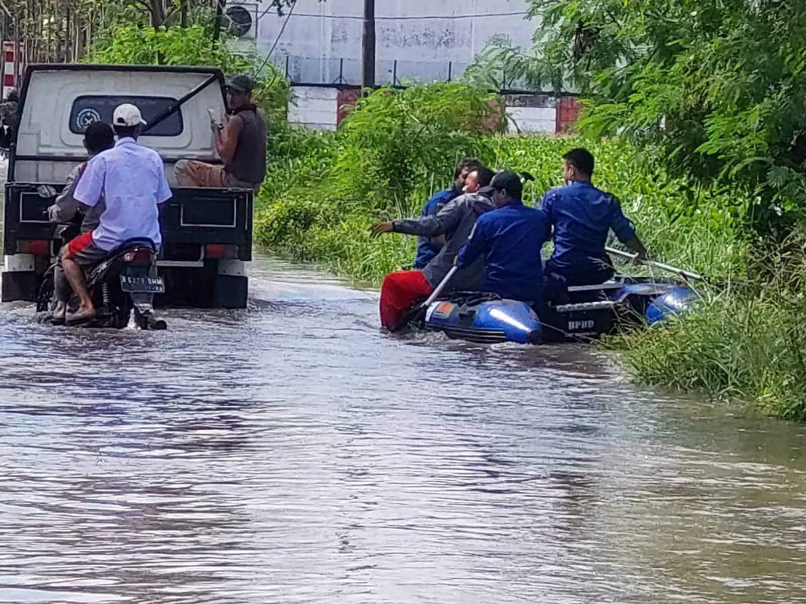 Sungai Turi di Pakuhaji Meluap, 350 Kepala Keluarga Terendam Banjir