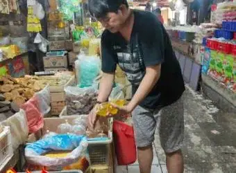 Pedagang Pasar Anyar Tangerang Masih Jual Minyak Goreng Rp 20 Ribu, Ini Alasannya