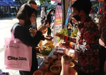 Pasar Tani di PLaza Lebak Diserbu Pengunjung