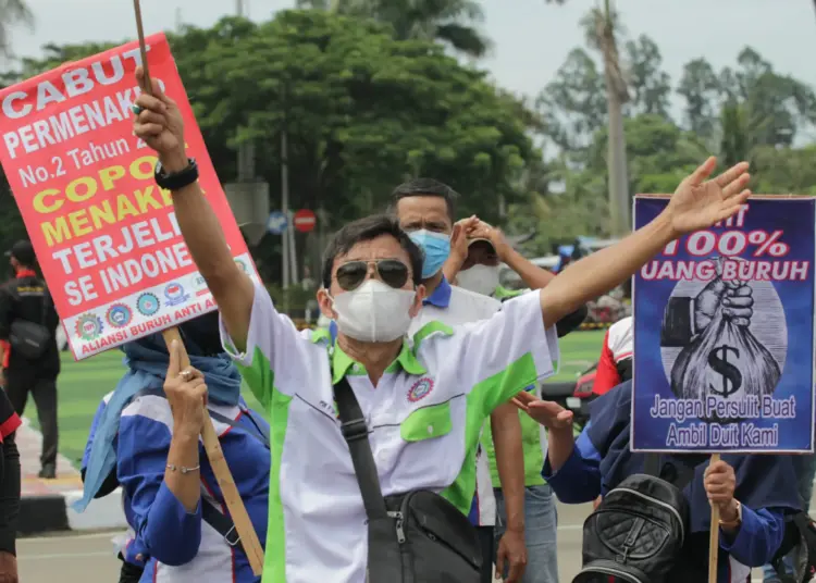 Foto Aksi Buruh di Tangerang Tolak Peraturan Baru JHT