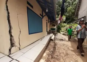 Malam-malam Warga di Lebak Merasa Ada Getaran, 38 Rumah Pun Retak, Rupanya Ini yang Terjadi