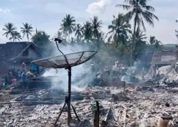 RATA DENGAN TANAH–Dua rumah di Kampung Cegog, Desa Rancapinang, Kecamatan Cimanggu, Kabupaten Pandeglang, rata dengan tanah dilalap si jago merah, Selasa (29/3/2022). (ISTIMEWA)