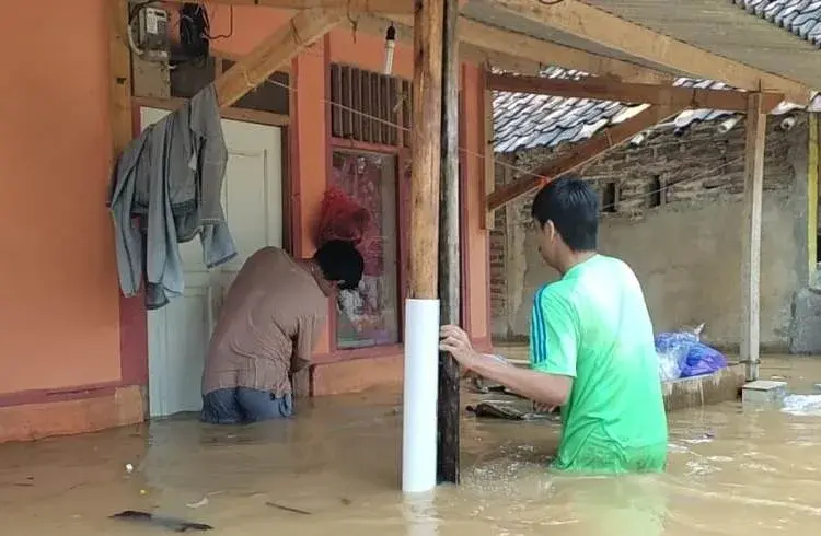 Banjir merendam rumah warga di wilayah Kecamatan Labuan, Kabupaten Pandeglang, Selasa (1/3/2022). (ISTIMEWA)